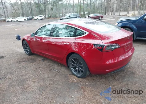 2018 Tesla Model 3 Long Range/Mid Range z USA, uszkodzony, nr VIN 5YJ3E1EA5JF167527